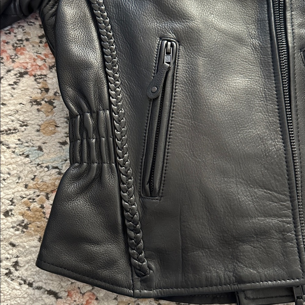 First Classics Beautiful Black Leather Womens motorcycle Jacket - Picture 4 of 8